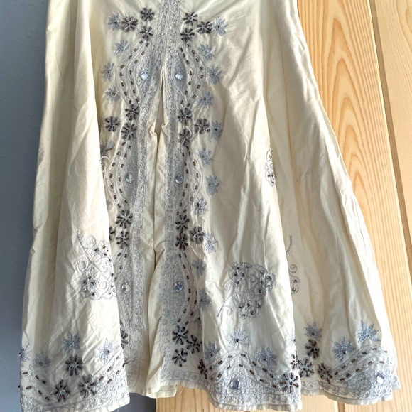 Jeweled, beaded & embroidered skirt — (Vintage 15+ years) Size 10 - Picture 2 of 7